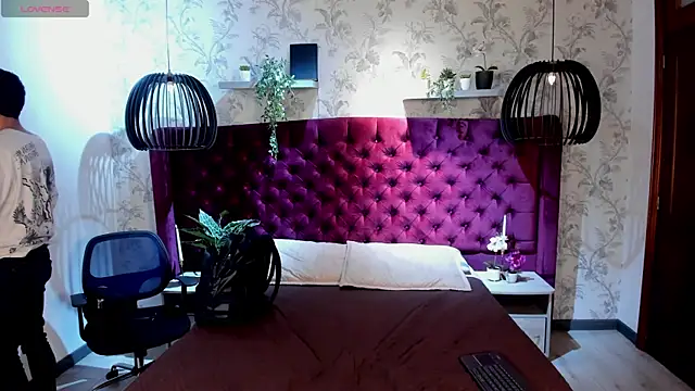 AustinJones  online show from December 22, 7:25 pm