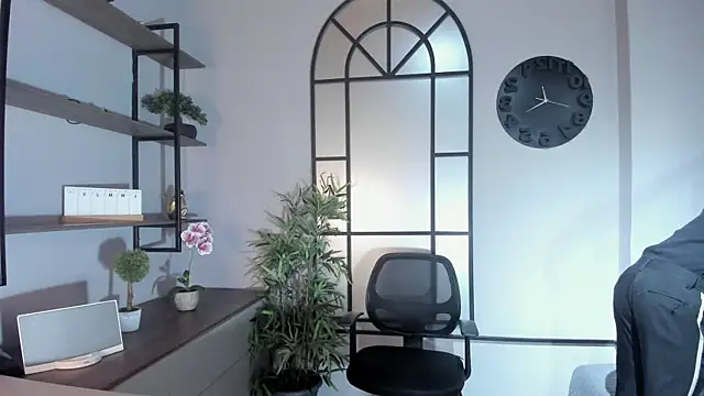 AustinJones  online show from December 20, 7:28 pm