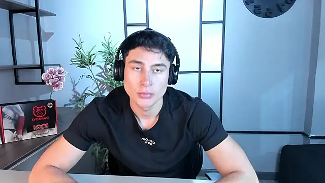 AustinJones  online show from February 14, 6:52 pm