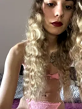 Snapshot of Bianca_XX25 chatting on December 1, 9:54 am Bianca XX25 online show from December 1, 9:54 am