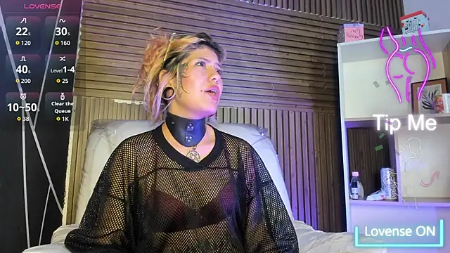 Snapshot of MistressMariam_ chatting on November 19, 8:20 pm MistressMariam online show from November 19, 8:20 pm