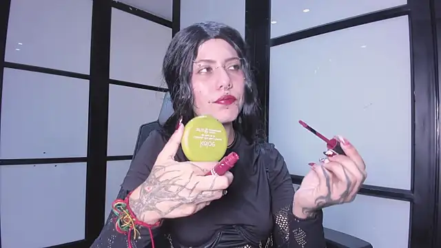 Snapshot of MistressMariam_ chatting on October 31, 6:26 pm MistressMariam online show from October 31, 6:26 pm