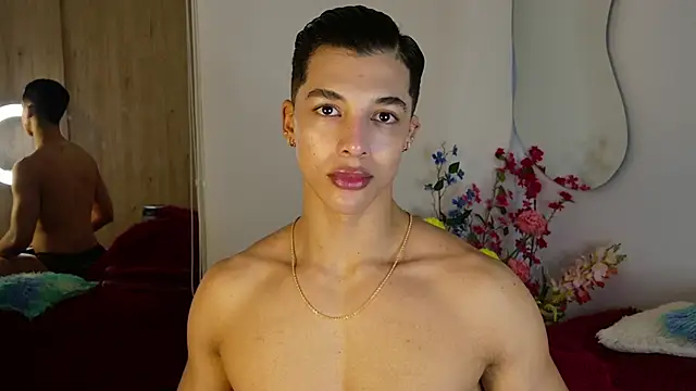 Snapshot of Troye_Williams chatting on May 8, 10:52 am Troye Williams online show from May 8, 10:52 am