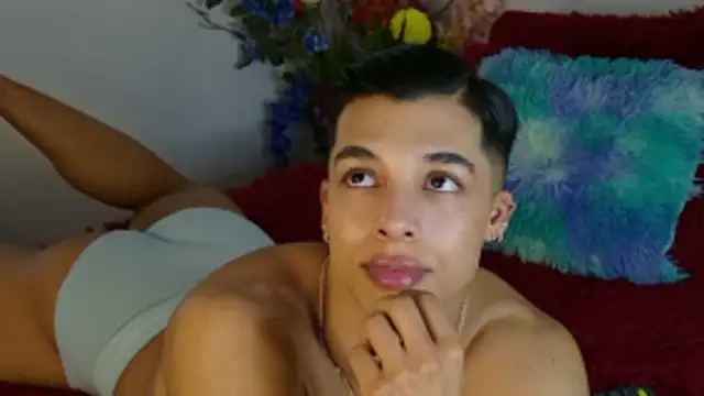 Troye Williams online show from March 15, 2:40 am