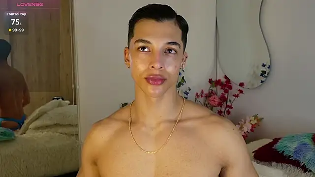 Snapshot of Troye_Williams chatting on June 15, 10:37 am Troye Williams online show from June 15, 10:37 am