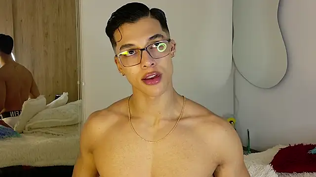 Troye Williams online show from April 11, 11:41 pm