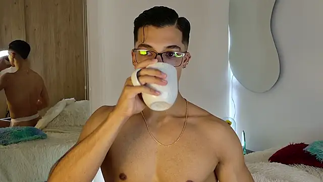 Troye Williams online show from April 12, 12:41 pm