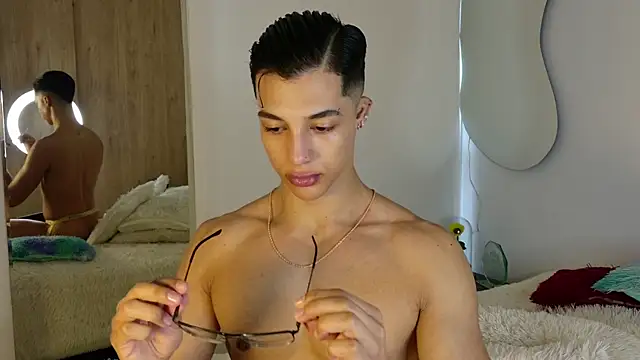 Troye Williams online show from April 13, 12:09 pm