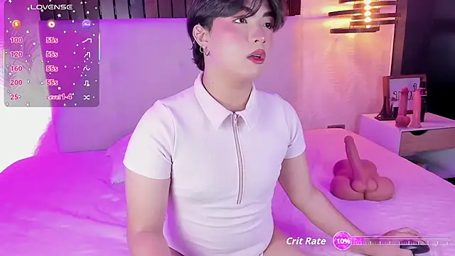 Snapshot of Creamy_Angelo chatting on October 13, 8:43 pm Creamy Angelo online show from October 13, 8:43 pm