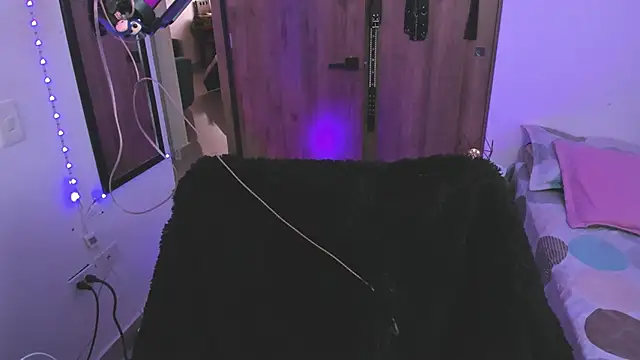 starrraura online show from December 22, 7:03 pm