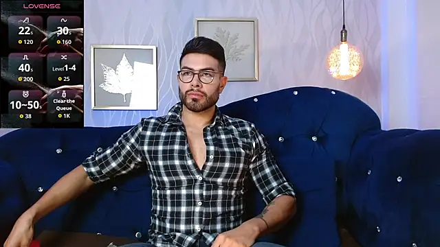 ZarekFox online show from October 25, 1:45 pm