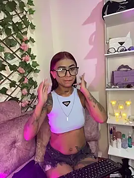 Snapshot of Dirty_isabella18 chatting on June 8, 11:05 pm Dirty isabella18 online show from June 8, 11:05 pm
