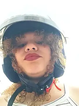 Snapshot of SirenRouge_69 chatting on December 5, 7:12 pm SirenRouge 69 online show from December 5, 7:12 pm