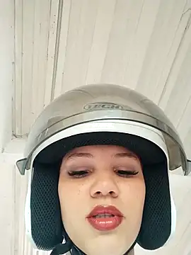 Snapshot of SirenRouge_69 chatting on December 1, 8:21 pm SirenRouge 69 online show from December 1, 8:21 pm