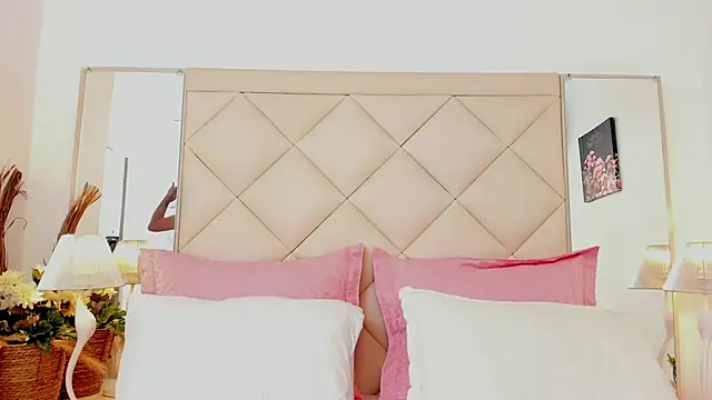 Snapshot of LuciaBenett_ chatting on January 18, 7:17 pm LuciaBenett online show from January 18, 7:17 pm