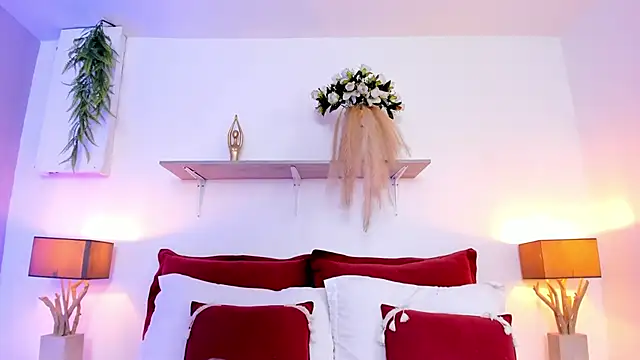 LuciaBenett  online show from October 31, 7:32 pm