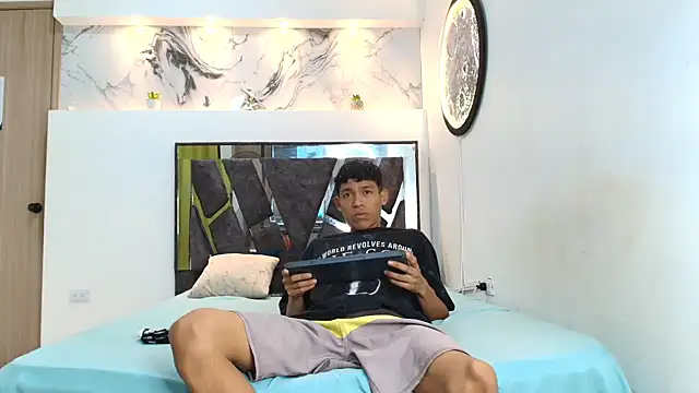 BEAUTY BOYS1 online show from October 27, 7:20 am