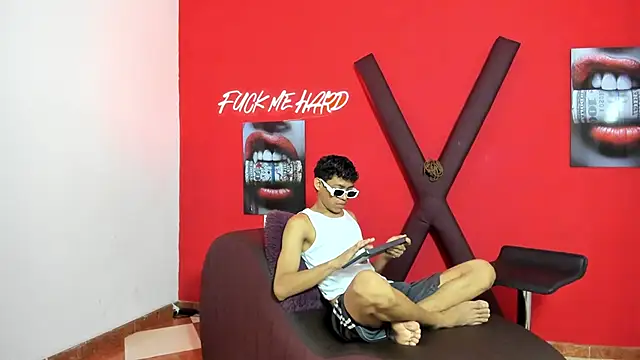 BEAUTY BOYS1 online show from March 6, 7:20 pm