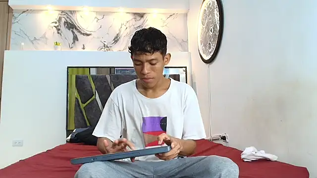 BEAUTY BOYS1 online show from October 28, 7:18 am