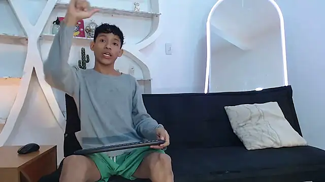 Snapshot of BEAUTY_BOYS1 chatting on September 28, 2:35 pm BEAUTY BOYS1 online show from September 28, 2:35 pm