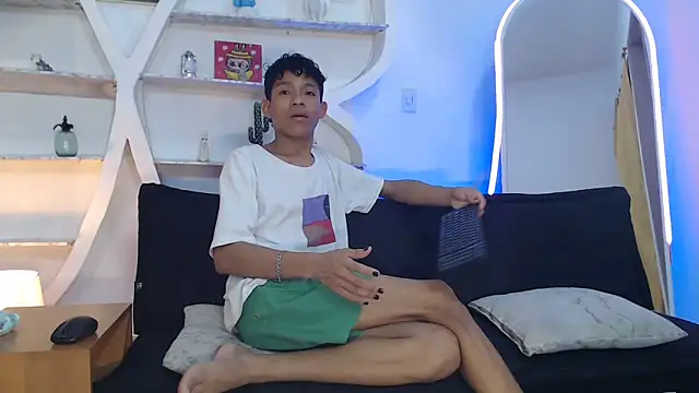 Snapshot of BEAUTY_BOYS1 chatting on October 8, 11:49 pm BEAUTY BOYS1 online show from October 8, 11:49 pm