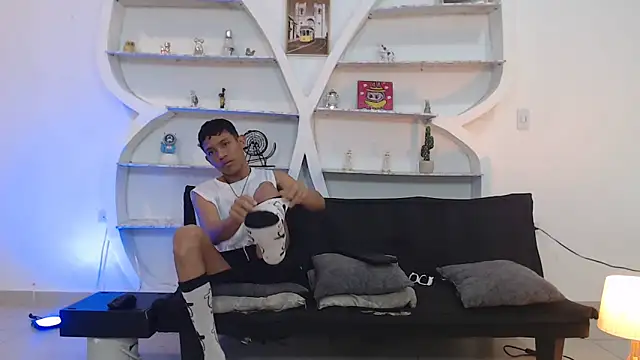 BEAUTY BOYS1 online show from December 2, 7:32 am