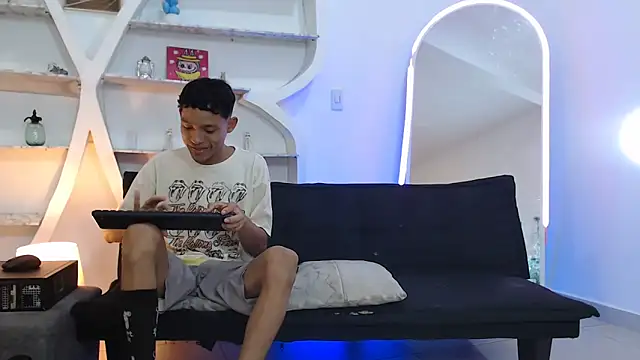 BEAUTY BOYS1 online show from November 6, 7:23 am