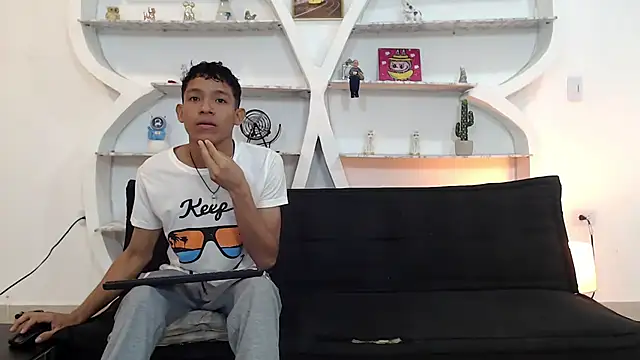 BEAUTY BOYS1 online show from November 30, 7:09 am