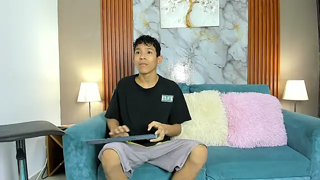 BEAUTY BOYS1 online show from February 25, 7:19 am