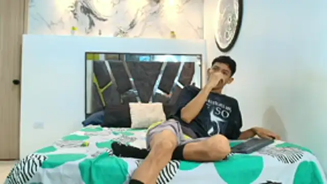 BEAUTY BOYS1 online show from October 24, 7:07 am