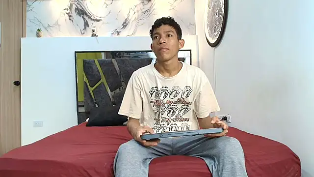 BEAUTY BOYS1 online show from November 2, 7:24 am