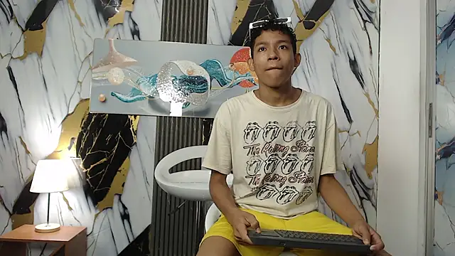 BEAUTY BOYS1 online show from February 17, 7:38 am