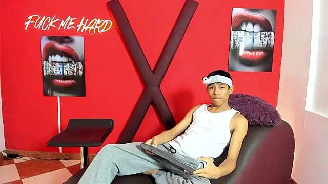 BEAUTY BOYS1 online show from March 12, 7:18 pm