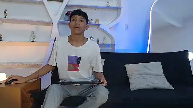 Snapshot of BEAUTY_BOYS1 chatting on September 27, 7:14 am BEAUTY BOYS1 online show from September 27, 7:14 am