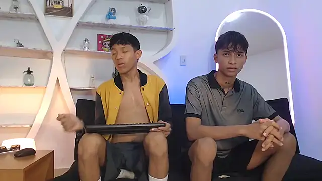 Snapshot of BEAUTY_BOYS1 chatting on October 5, 7:10 am BEAUTY BOYS1 online show from October 5, 7:10 am