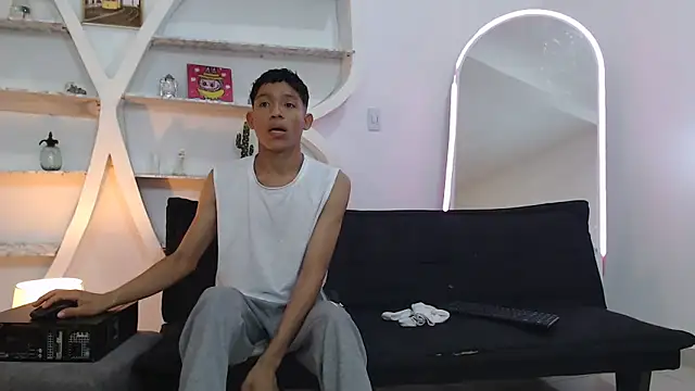 BEAUTY BOYS1 online show from November 7, 7:13 am