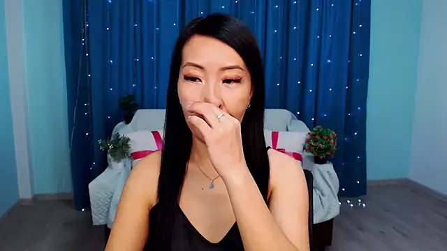 Snapshot of LiaPak chatting on October 10, 1:06 am LiaPak online show from October 10, 1:06 am