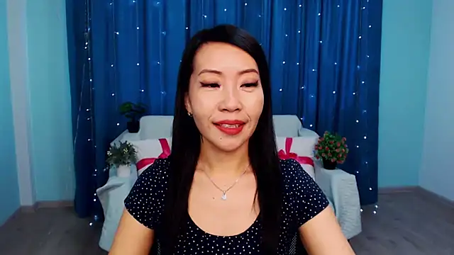 Snapshot of LiaPak chatting on October 20, 1:07 am LiaPak online show from October 20, 1:07 am