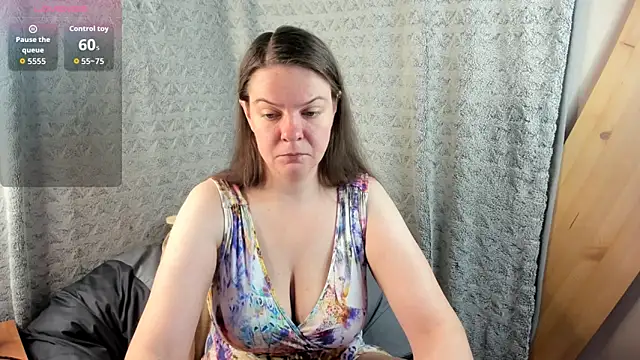 MiaLores online show from November 27, 8:15 am