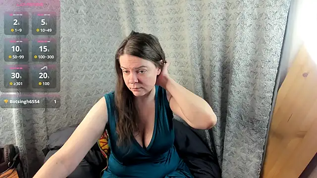 MiaLores online show from November 9, 9:35 am