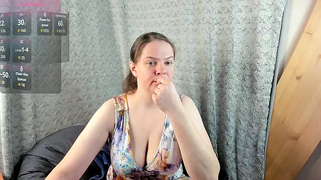 MiaLores online show from November 15, 9:13 am