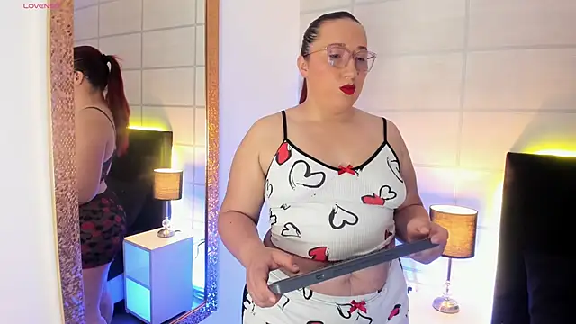 fieryluciana online show from September 30, 3:45 am