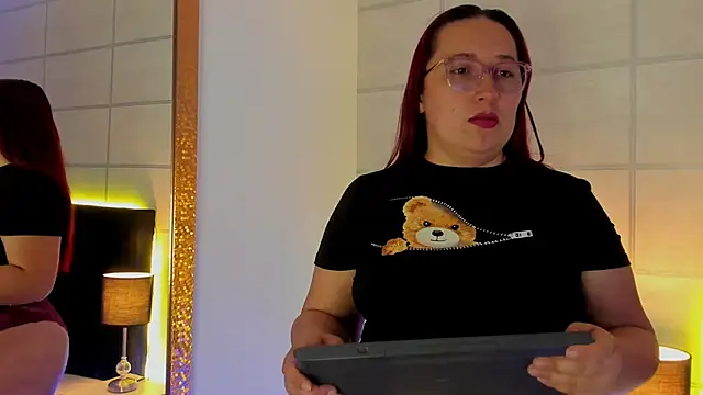 fieryluciana online show from October 8, 5:53 am