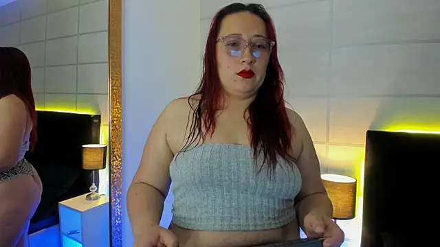 fieryluciana online show from October 1, 4:06 am