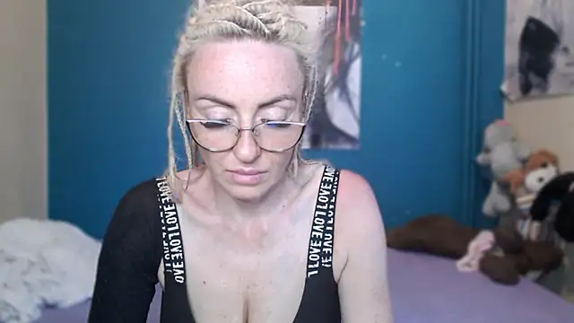 Snapshot of NADINNNE chatting on June 20, 5:18 pm NADINNNE online show from June 20, 5:18 pm