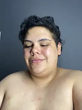 Snapshot of Hailey_Curvy chatting on July 28, 3:14 am Hailey Curvy online show from July 28, 3:14 am