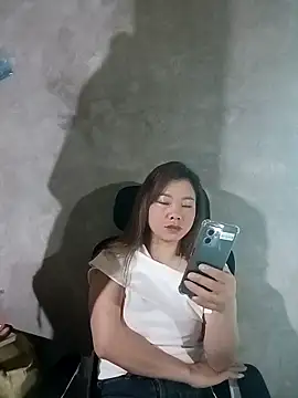 Snapshot of milo123-xx chatting on March 2, 6:14 am milo123-xx online show from March 2, 6:14 am