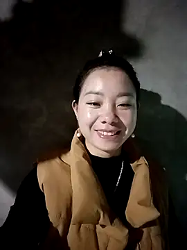 Snapshot of milo123-xx chatting on February 6, 2:18 am milo123-xx online show from February 6, 2:18 am