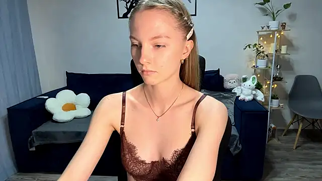 BrightAnnie online show from October 5, 3:03 pm