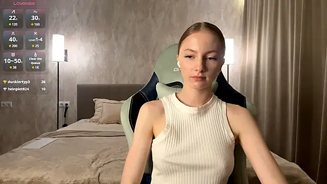 Snapshot of BrightAnnie chatting on November 29, 4:07 pm BrightAnnie online show from November 29, 4:07 pm